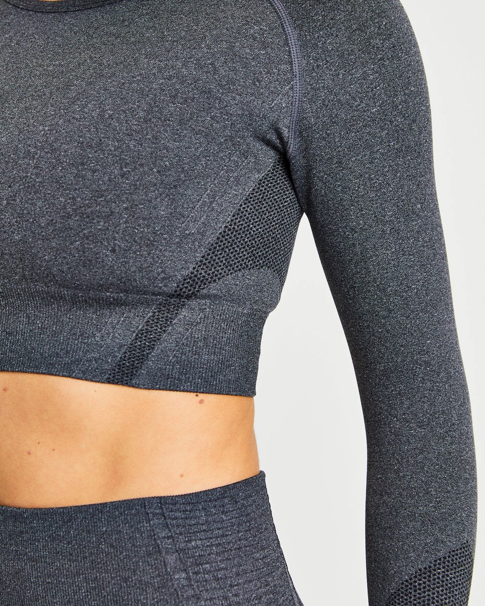 AYBL Balance V2 Seamless Long Sleeve Crop Top Schwarz | 018-CJKSDO