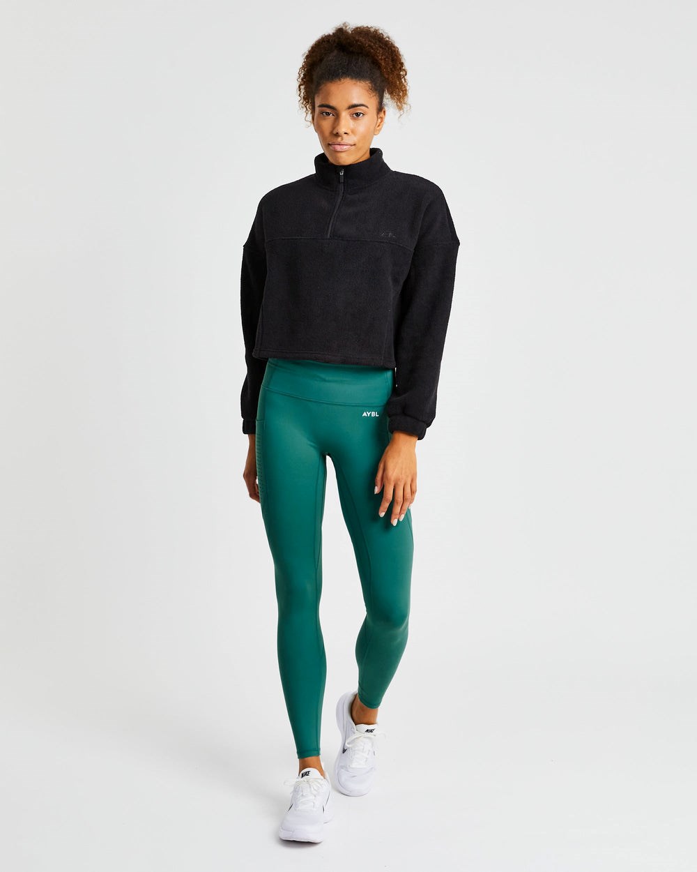 AYBL Effortless Oversized Cropped Fleece Schwarz | 418-VFPANM