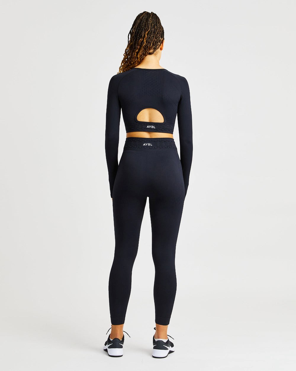 AYBL Elevate Seamless Long Sleeve Crop Top Schwarz | 209-HTGPRS