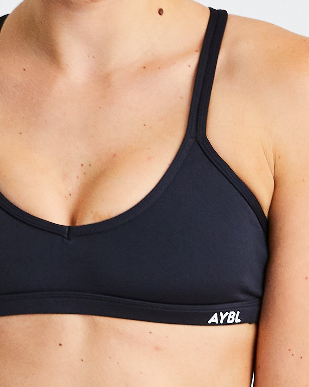 AYBL Essential Riemchen Sports Bra Schwarz | 941-JZDTSE