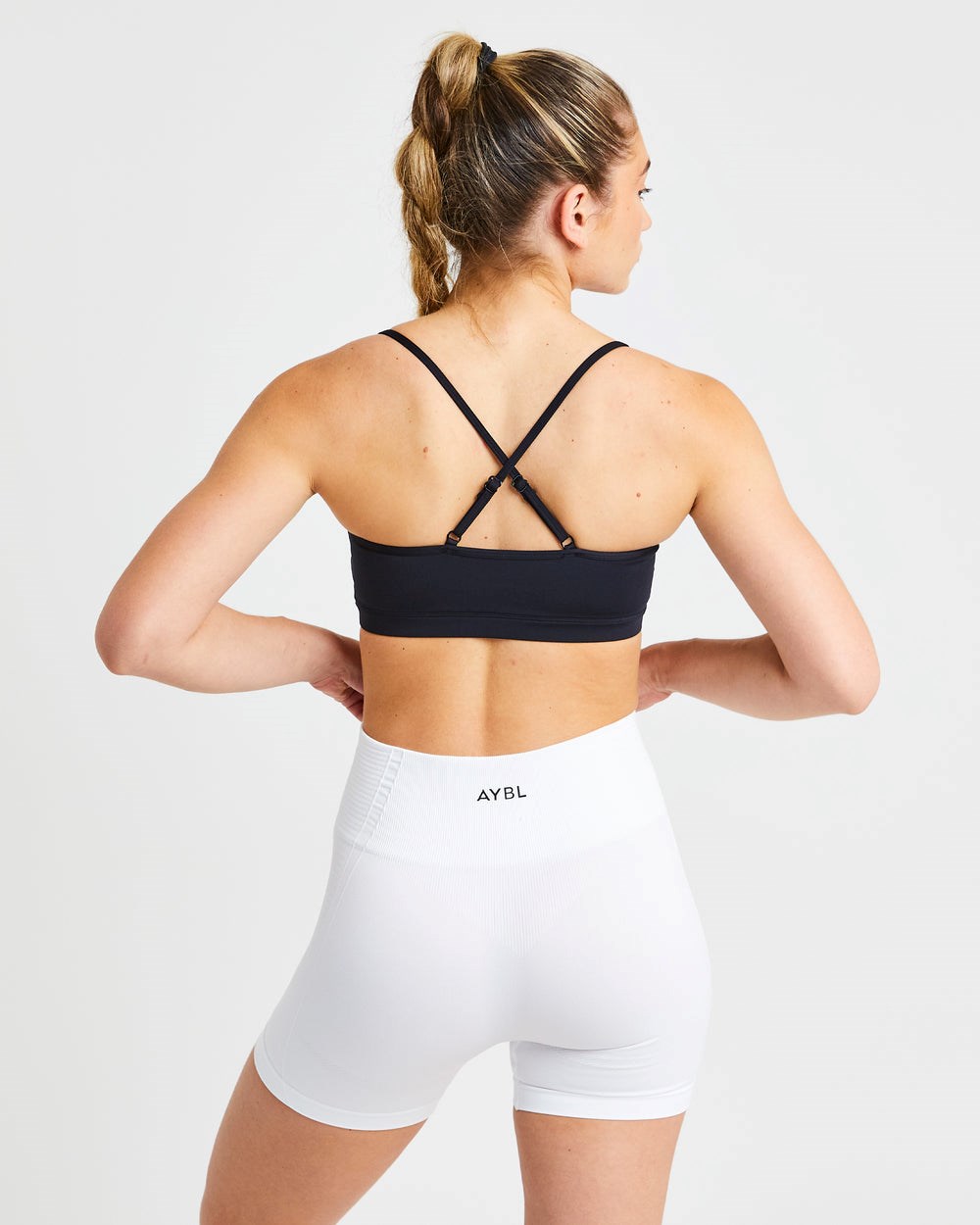 AYBL Essential V Neck Sports Bra Schwarz | 145-MZYKGT