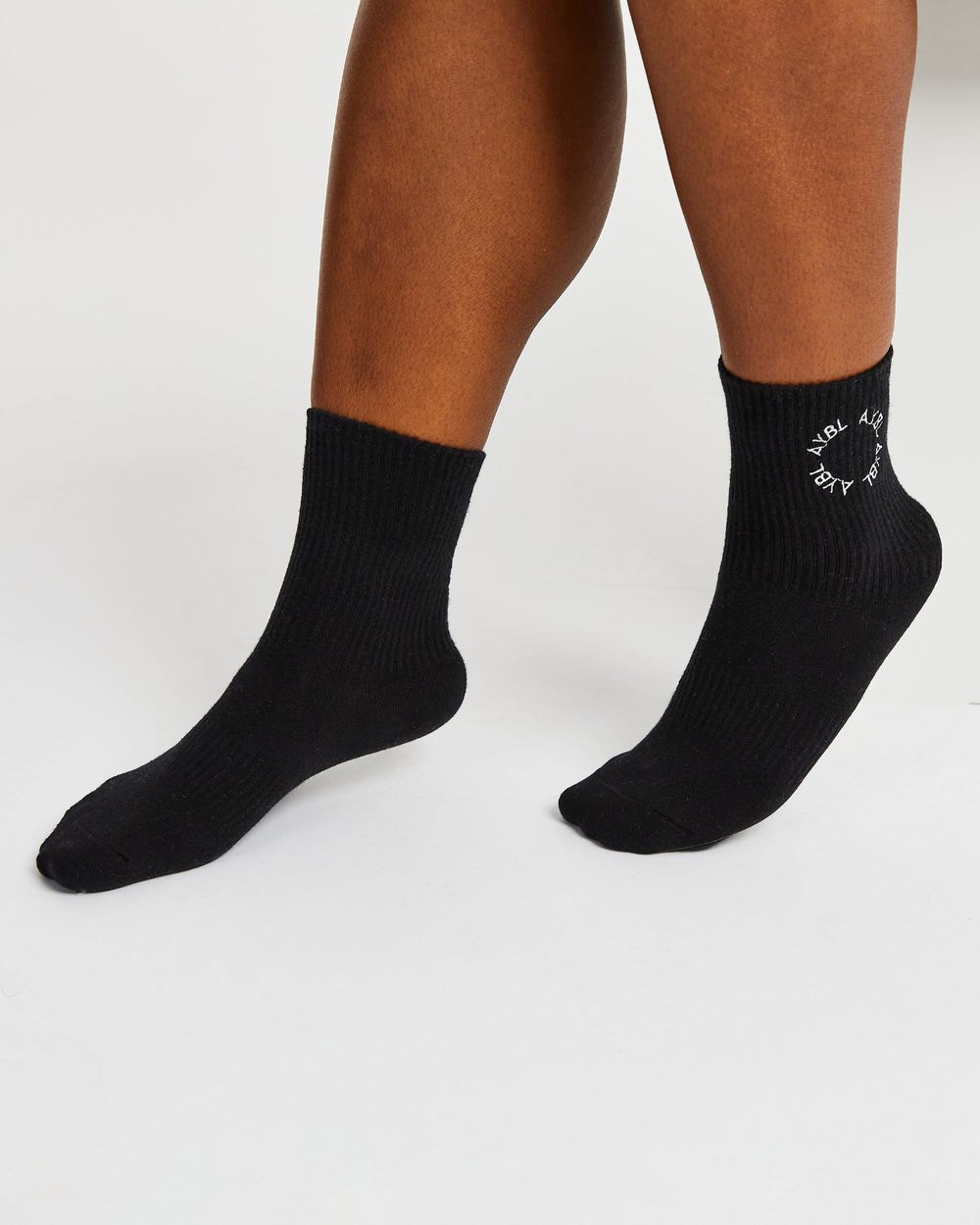 AYBL Everyday Embroidered Crew Socks (3 Pack) Schwarz | 712-OVTPBU