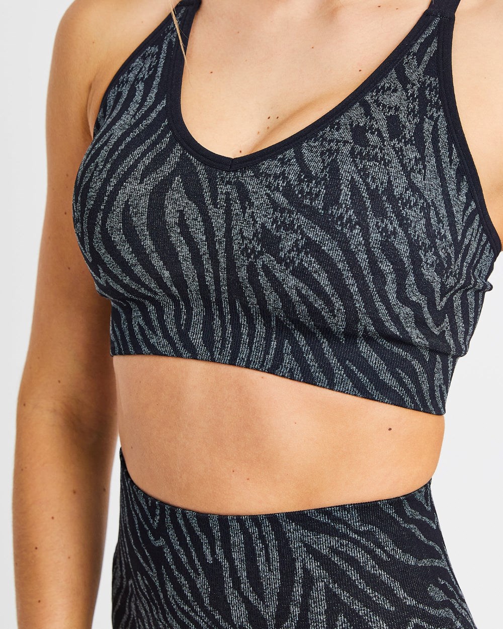 AYBL Evolve Animal Seamless Sports Bra Schwarz | 245-ZBXYQU