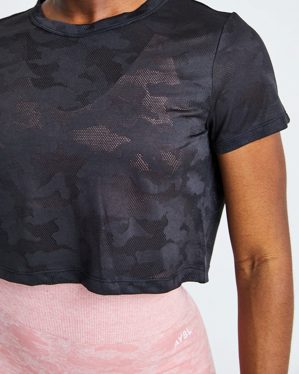 AYBL Evolve Camo Crop T Shirt Schwarz | 925-GLJTUS