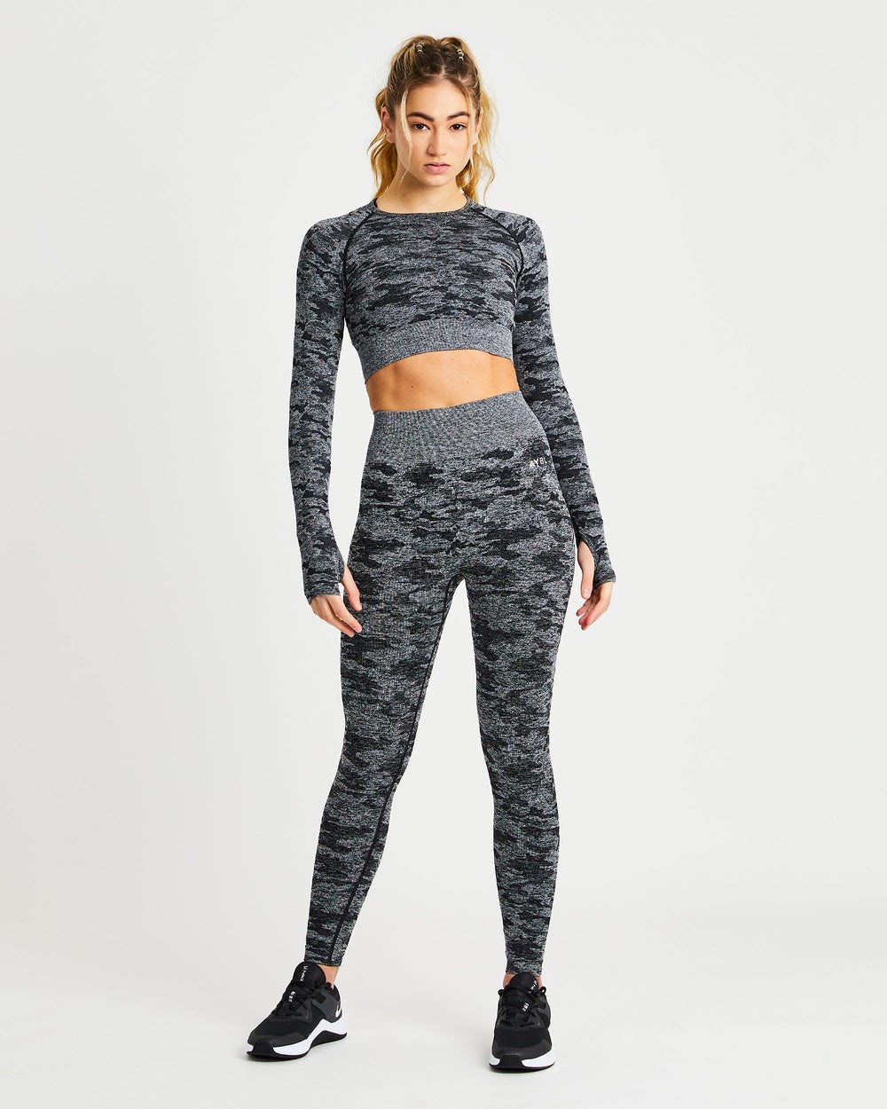 AYBL Evolve Camo Seamless Long Sleeve Crop Top Schwarz | 238-UVKMEI