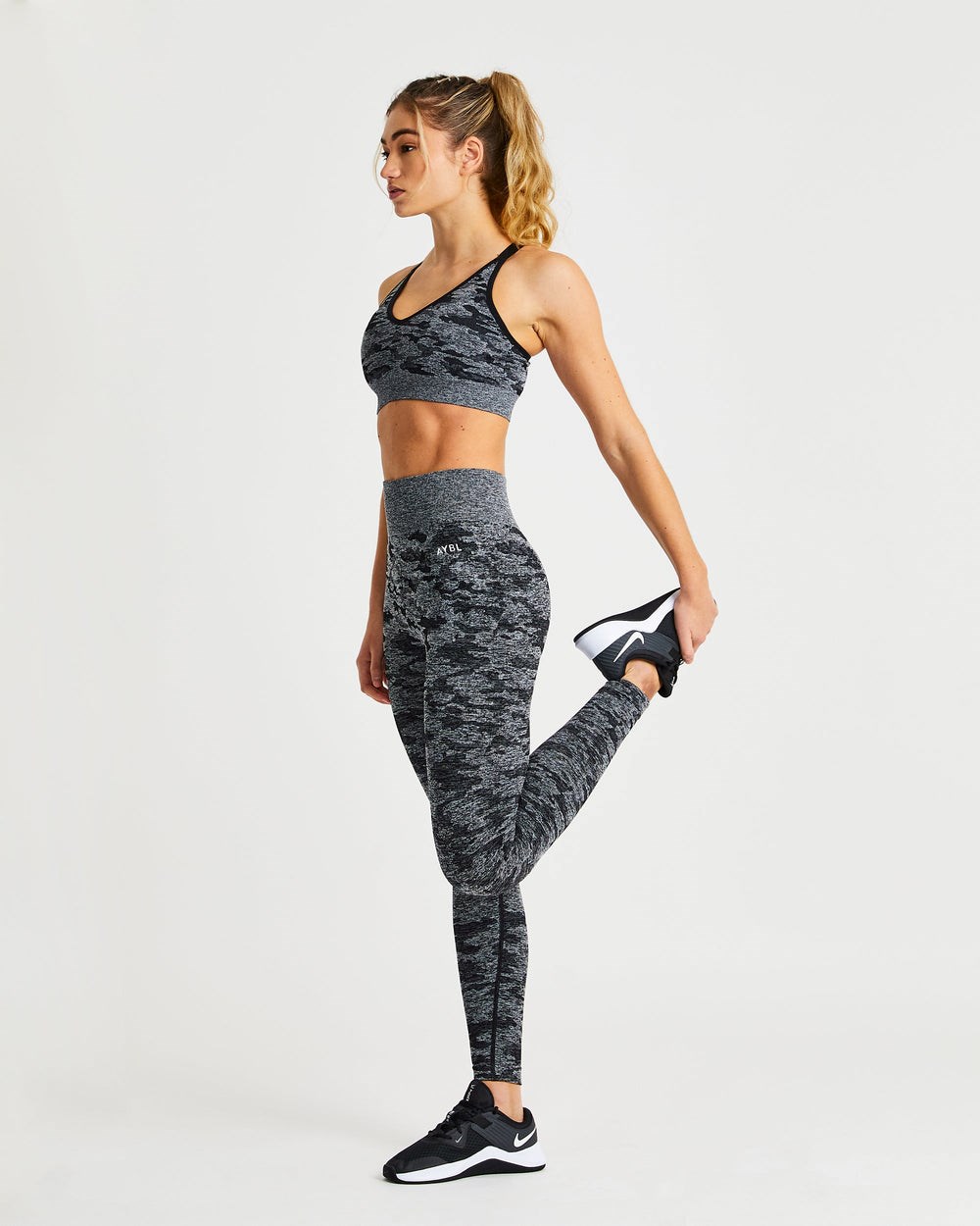 AYBL Evolve Camo Seamless Sports Bra Schwarz | 507-TMKVDI