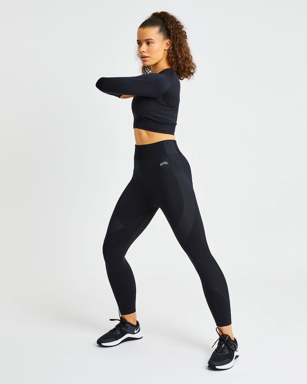 AYBL Ignite Seamless Long Sleeve Crop Top Schwarz | 389-EYBLUH