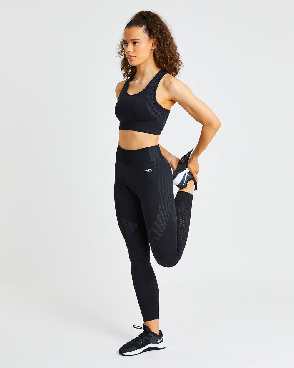 AYBL Ignite Seamless Sports Bra Schwarz | 895-TAYZDF