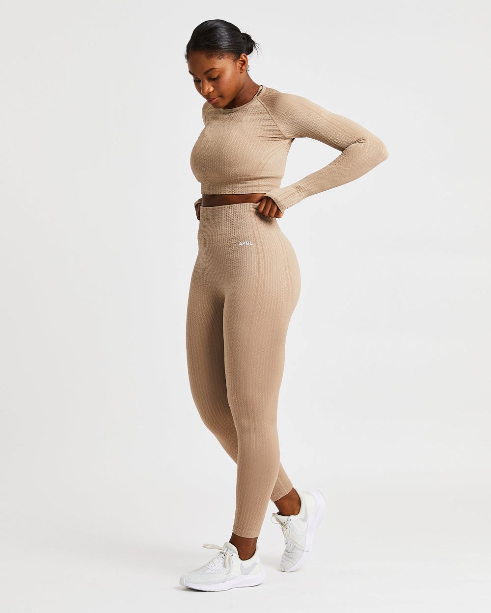 AYBL Luxe Seamless Long Sleeve Crop Top Mocha | 490-IODXTK