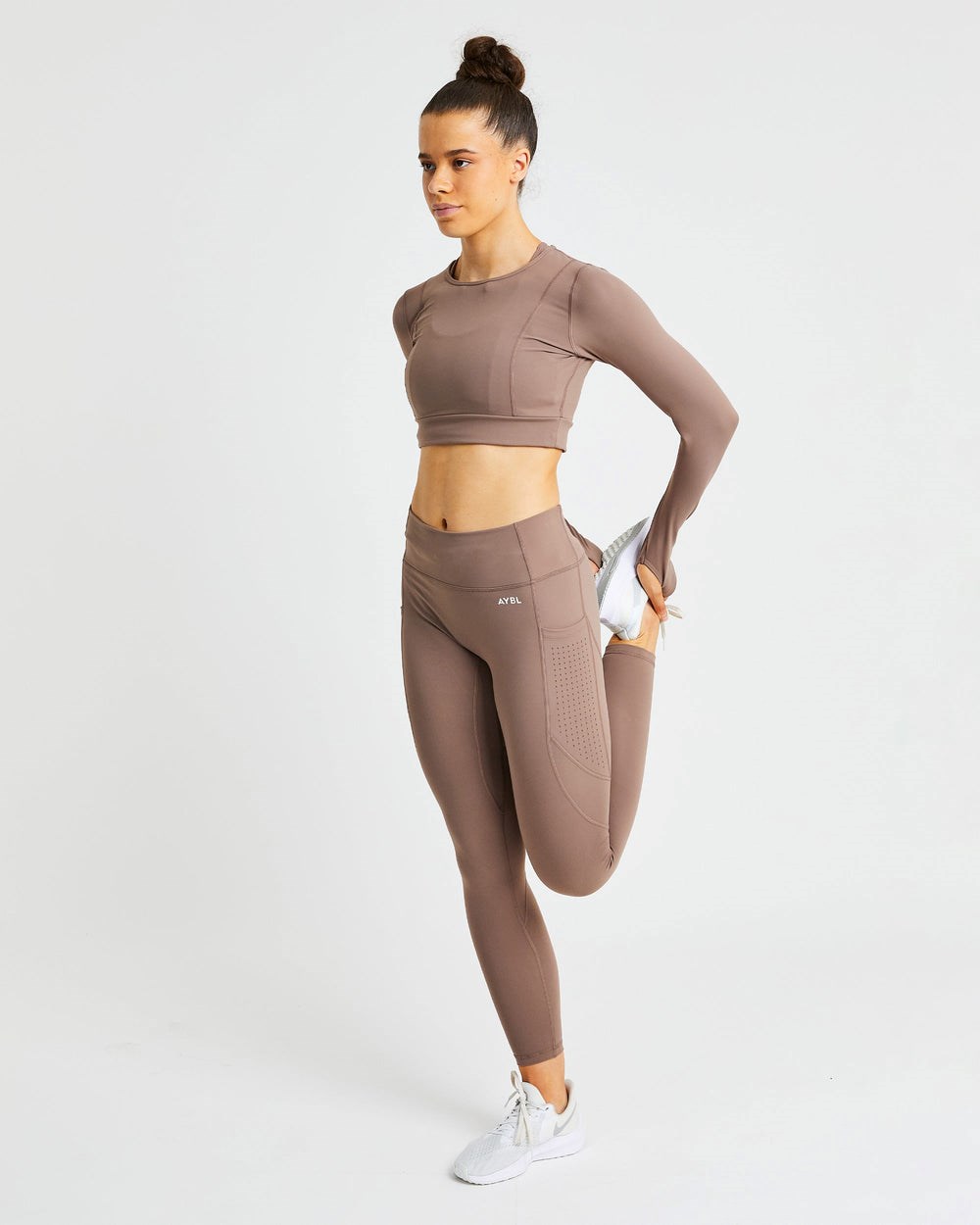 AYBL Pace Long Sleeve Crop Top Braun | 107-TCYGJO