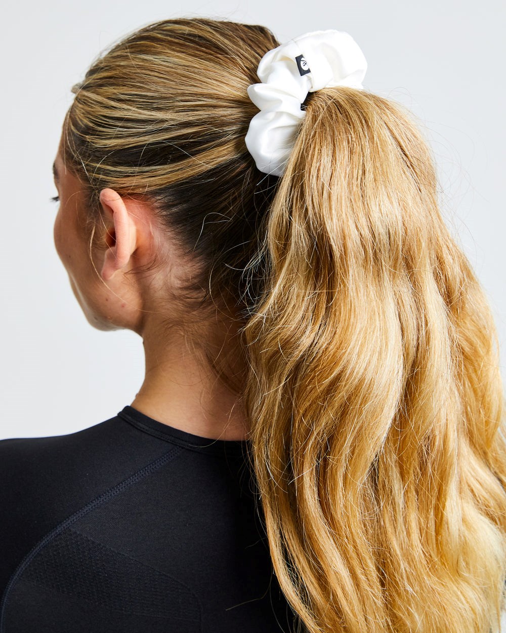 AYBL Scrunchie 4 Pack White/Black/Charcoal/Navy | 581-VXAHTD