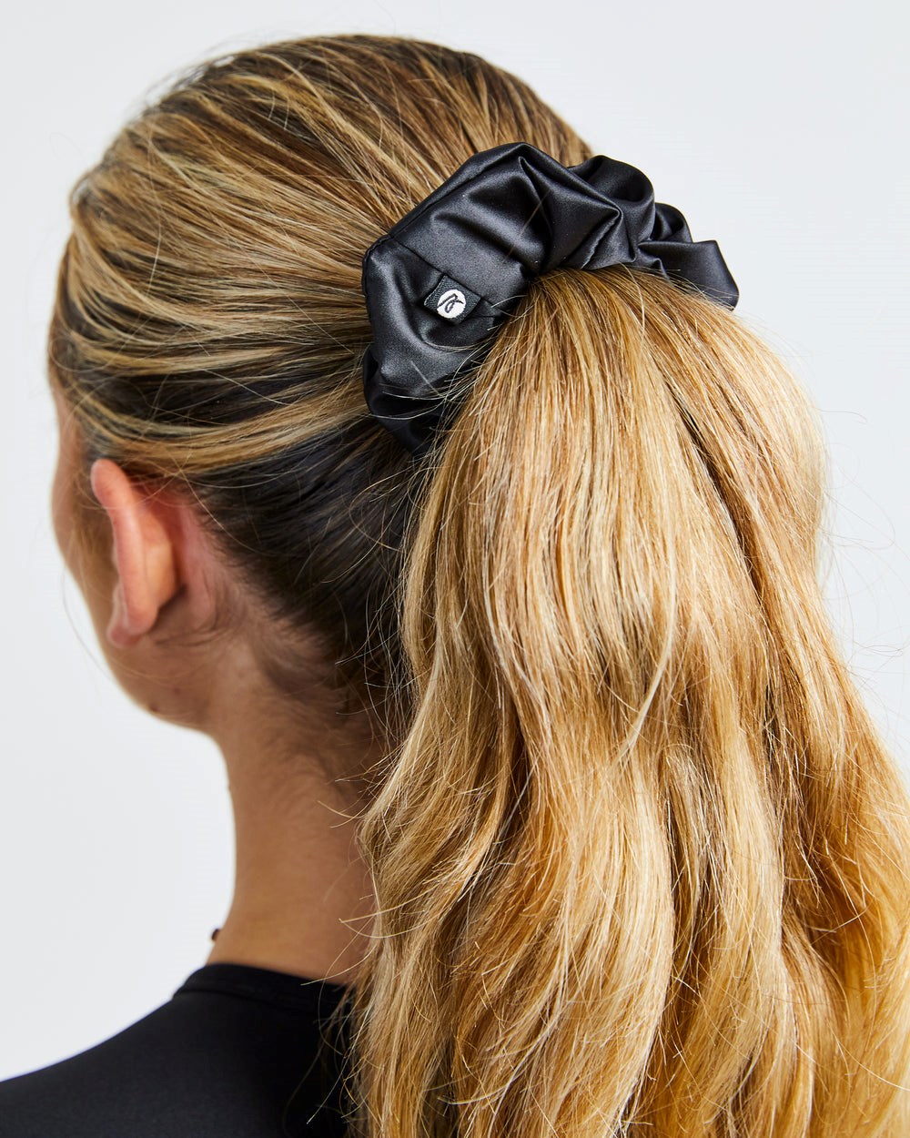 AYBL Scrunchie 4 Pack White/Black/Charcoal/Navy | 581-VXAHTD