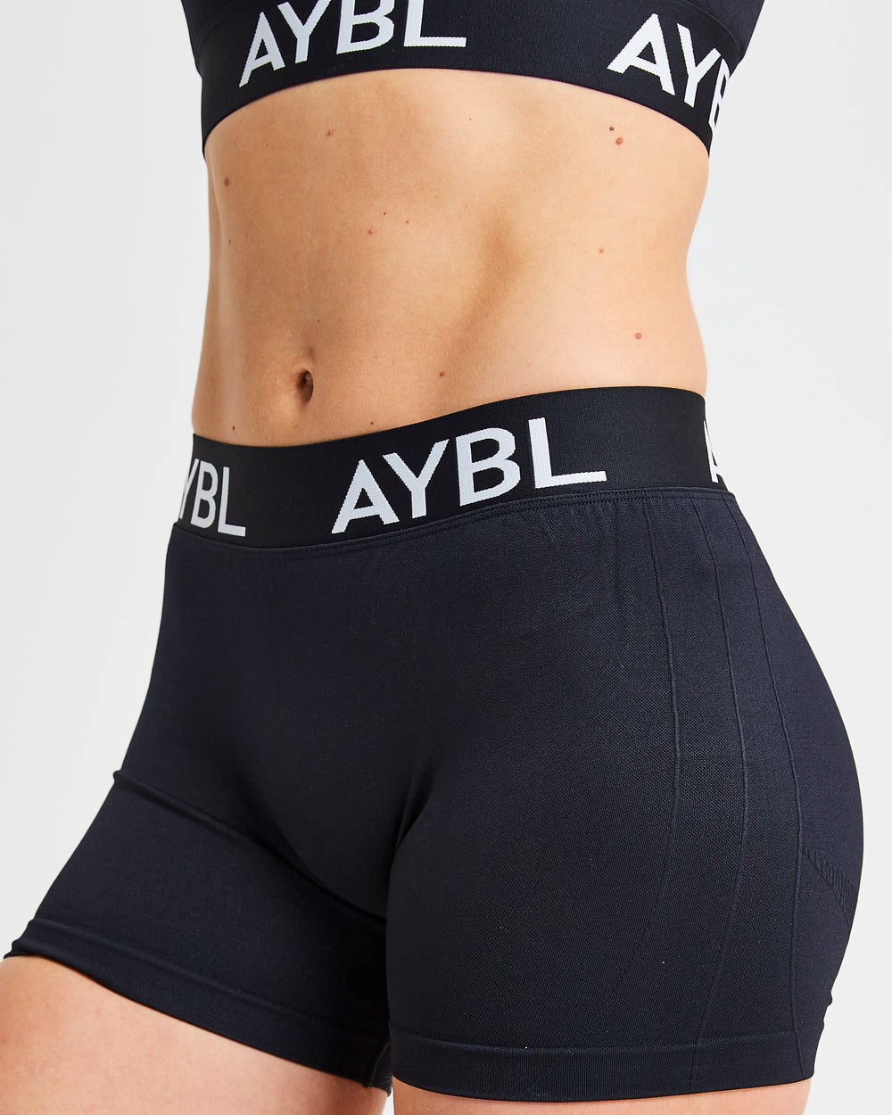 AYBL Staple Seamless Low Rise Shorts Schwarz | 453-WSKQBT